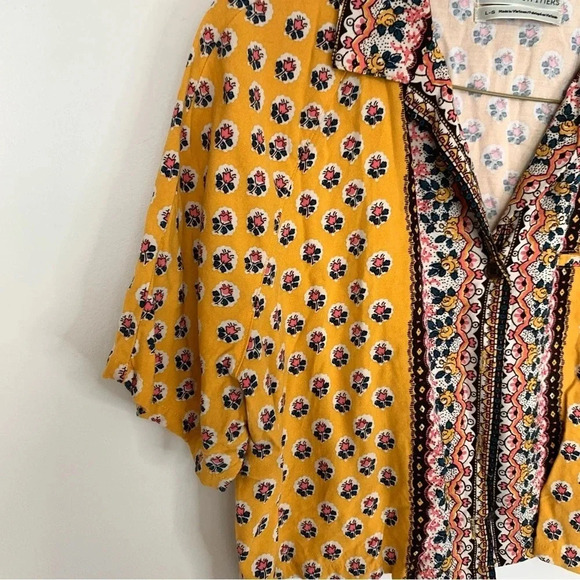 Urban Outfitters Yellow Flutter Sleeve Crop Blouse - Picture 8 of 10